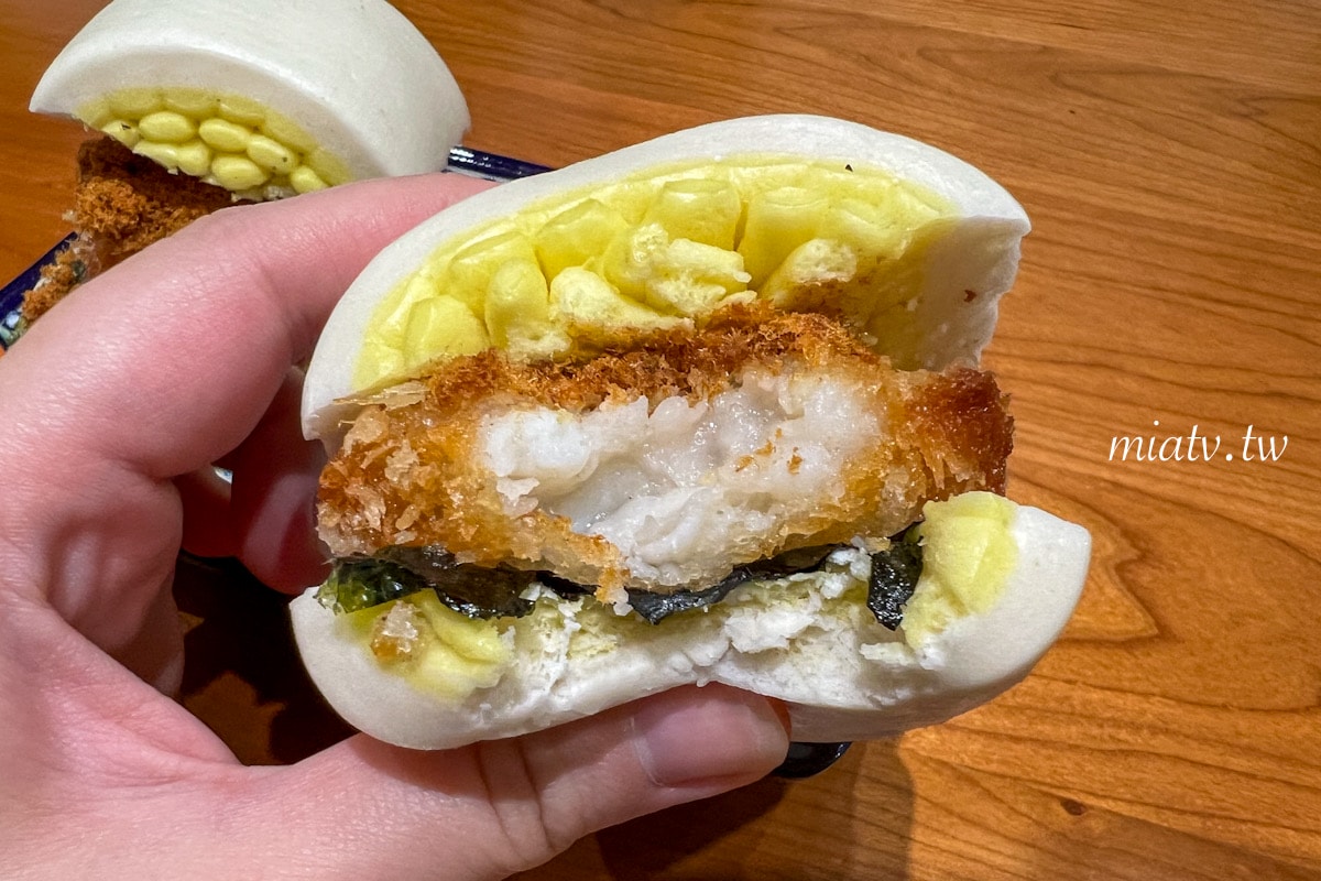 【春水良品開箱】蜂蜜拿鐵風味銀絲卷2款創意吃法 黃金饅頭及花枝排堡食譜| Mia愛下廚 - 第24張圖