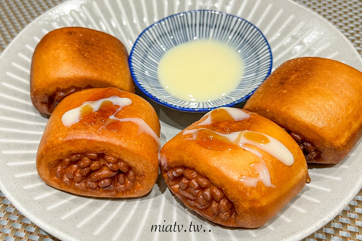 【春水良品開箱】蜂蜜拿鐵風味銀絲卷2款創意吃法 黃金饅頭及花枝排堡食譜| Mia愛下廚 - 第13張圖