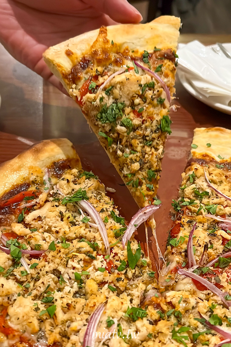 【GB吉比鮮釀餐廳】 林口三井必點BBQ雞肉披薩與雞肉彩虹沙拉 - 第4張圖