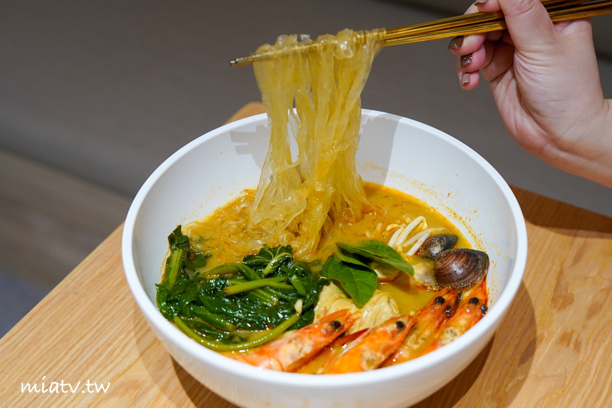 【新北林口美食】香泰迷迷美味食材自由配，泰式奶茶、泰奶金絲卷必點