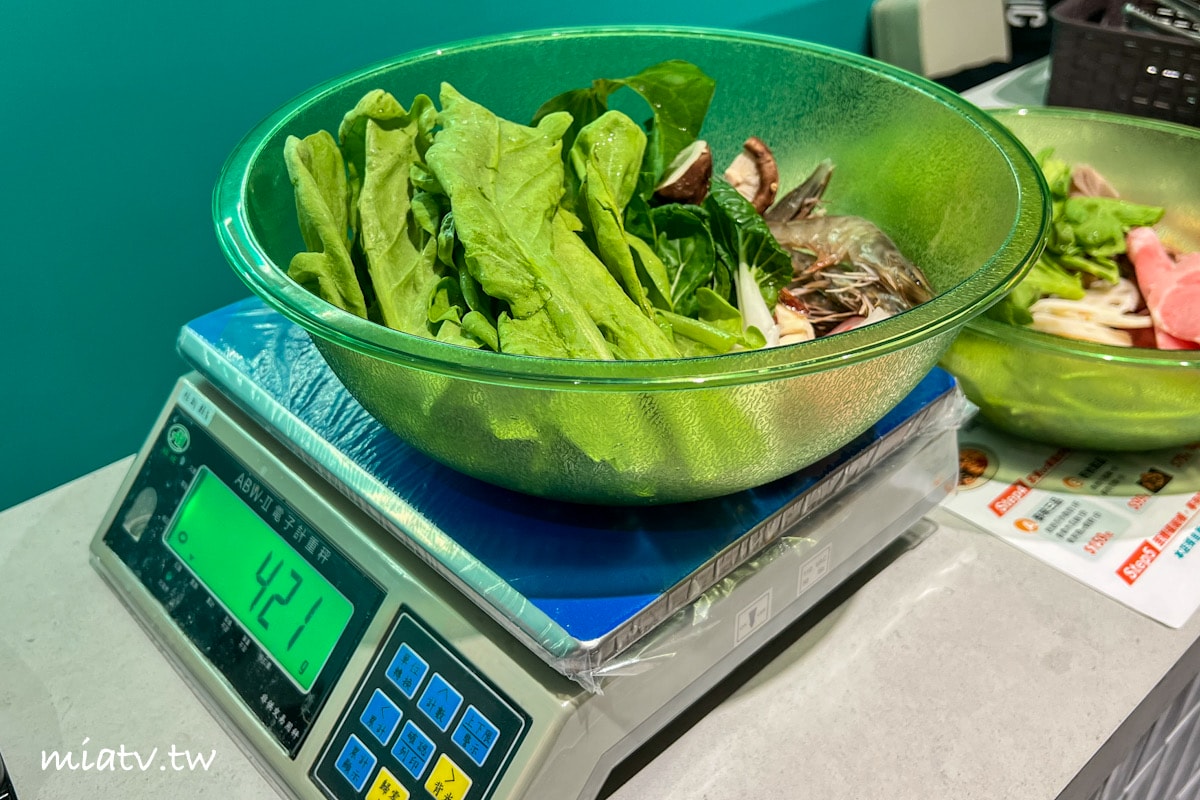【新北林口美食】香泰迷迷美味食材自由配，泰式奶茶、泰奶金絲卷必點