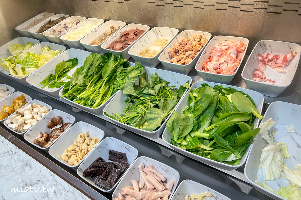 【新北林口美食】香泰迷迷美味食材自由配，泰式奶茶、泰奶金絲卷必點