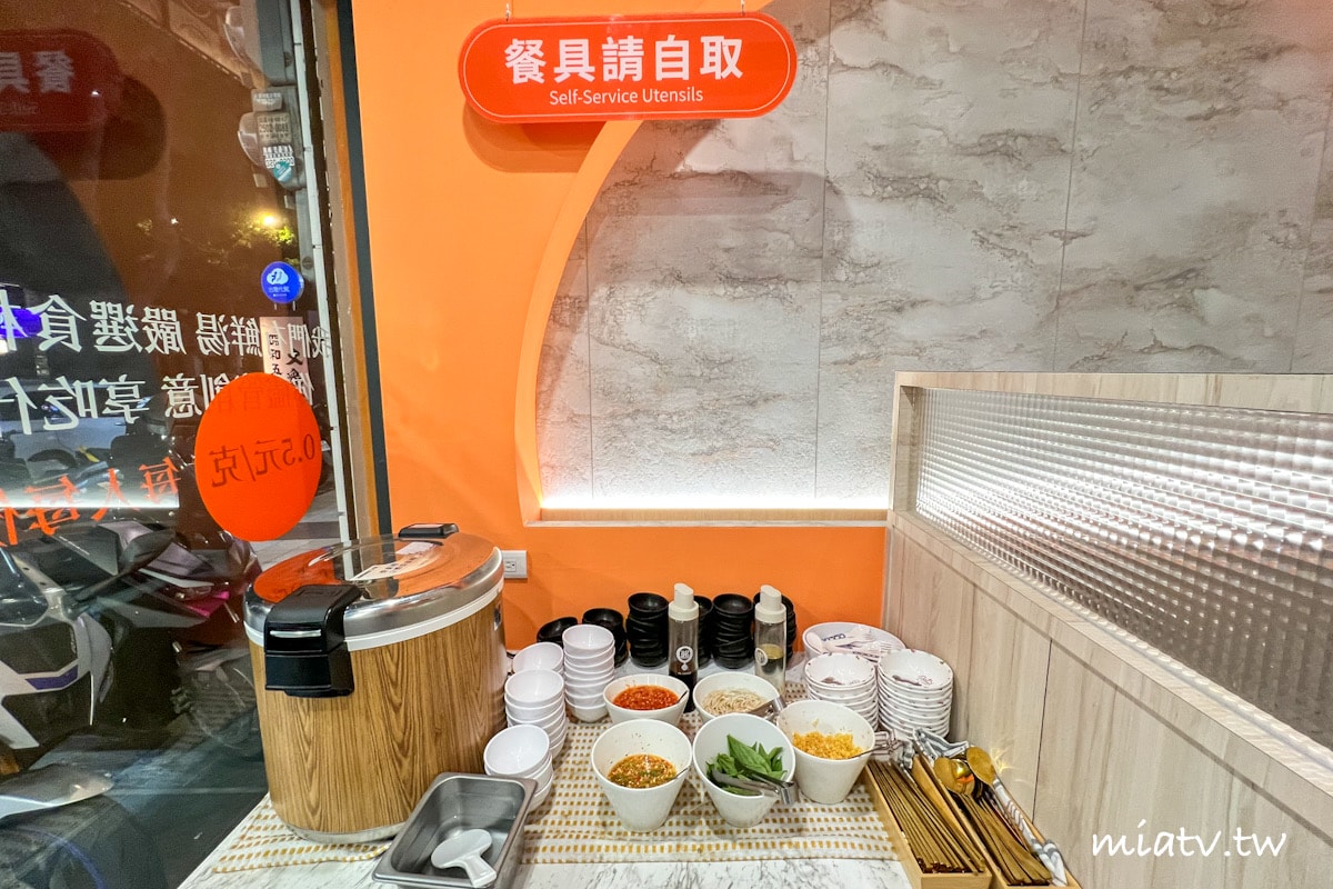 【新北林口美食】香泰迷迷美味食材自由配，泰式奶茶、泰奶金絲卷必點