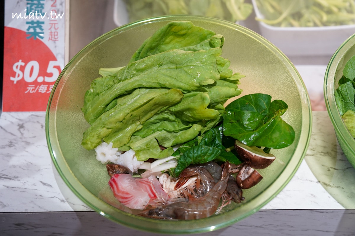 【新北林口美食】香泰迷迷美味食材自由配，泰式奶茶、泰奶金絲卷必點