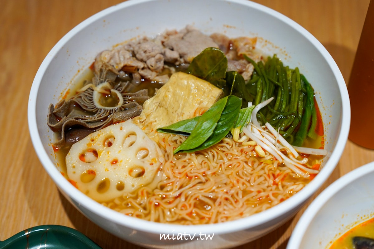 【新北林口美食】香泰迷迷美味食材自由配，泰式奶茶、泰奶金絲卷必點