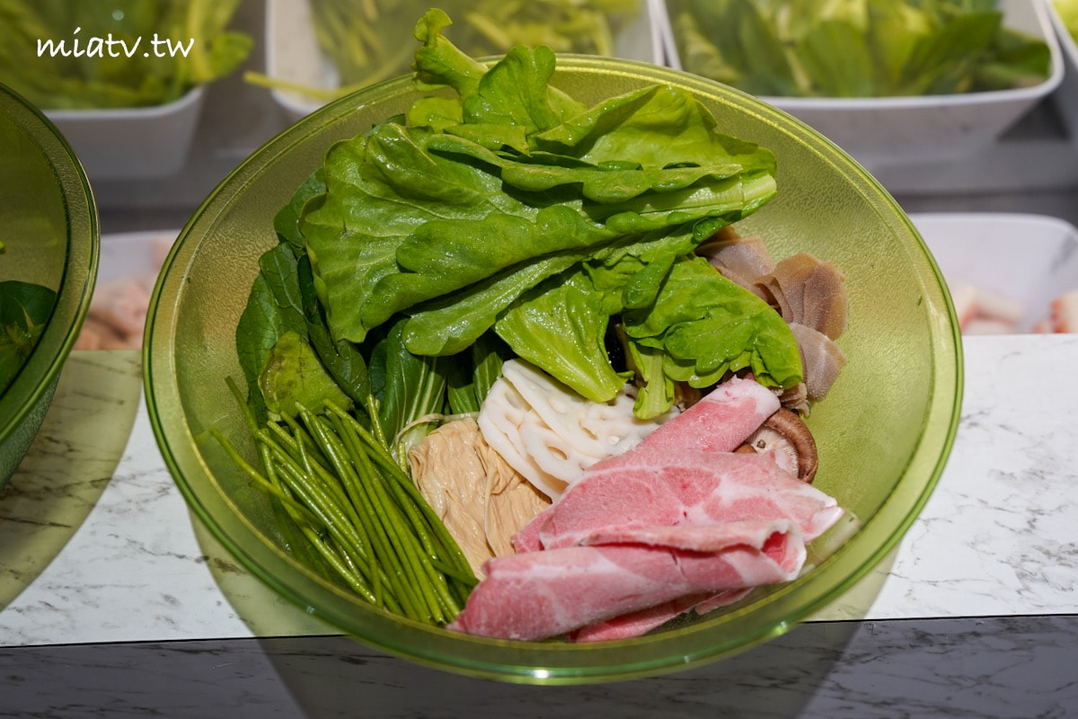 【新北林口美食】香泰迷迷美味食材自由配，泰式奶茶、泰奶金絲卷必點