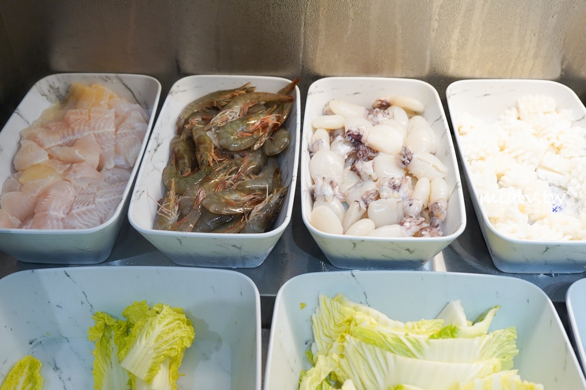 【新北林口美食】香泰迷迷美味食材自由配，泰式奶茶、泰奶金絲卷必點