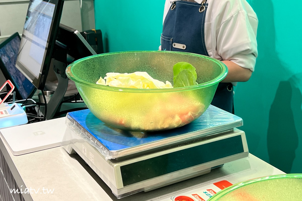 【新北林口美食】香泰迷迷美味食材自由配，泰式奶茶、泰奶金絲卷必點